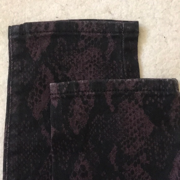 🎉HP🎉Paige | Hoxton Ankle Skinny High Rise Purple & Black SnakePrint Jean Sz 25 - Picture 4 of 12